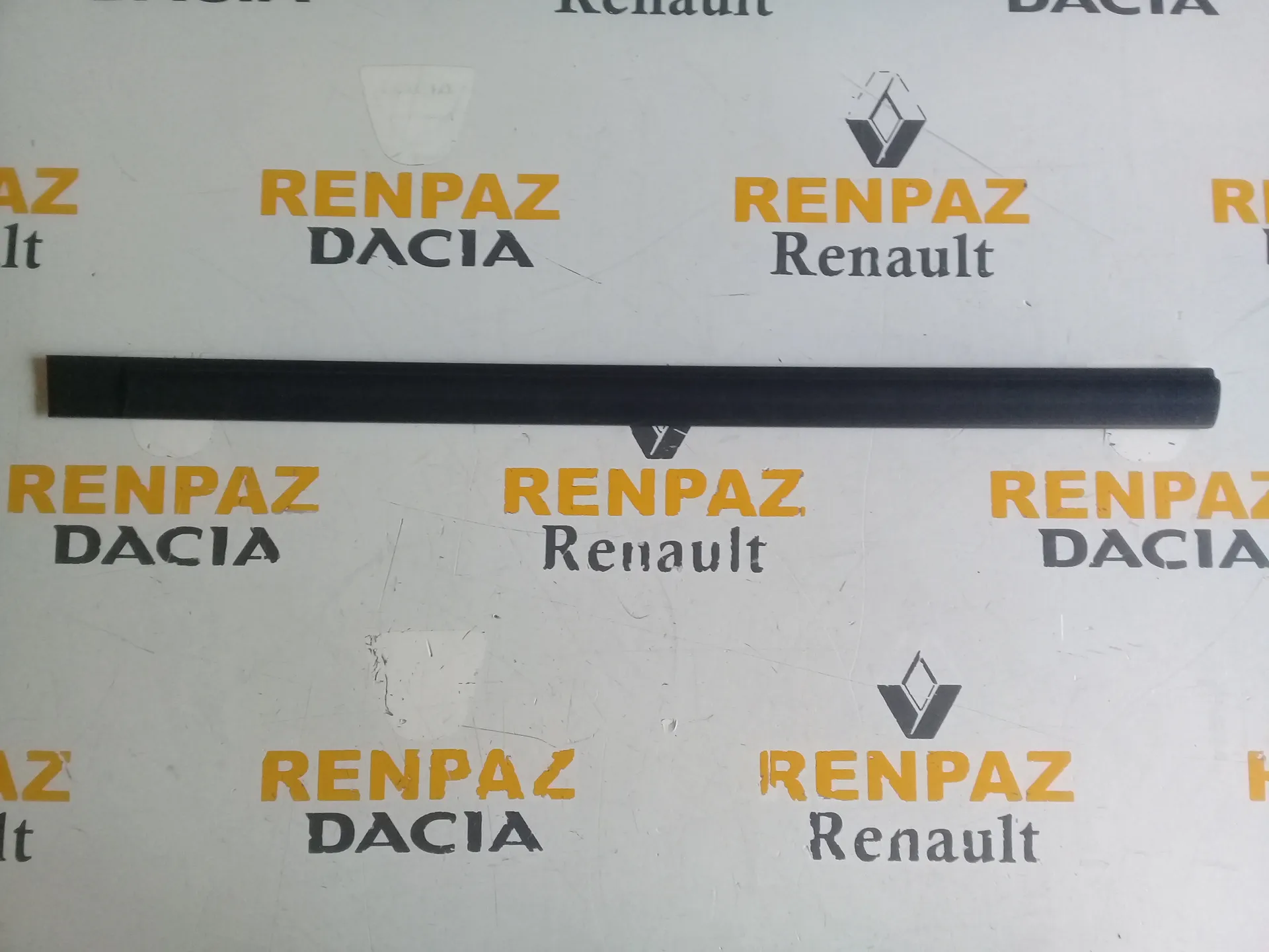 Renault 12 Toros Sağ Ön Kapı Bandı 7702188522